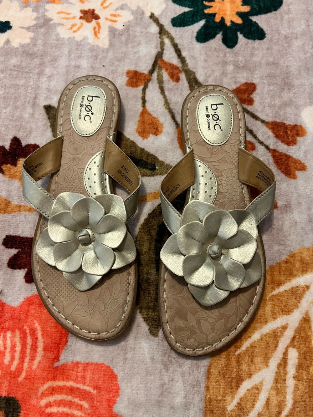 Like NEW Born b.o.c. Gold Floral Appliqué Slide Sandals
